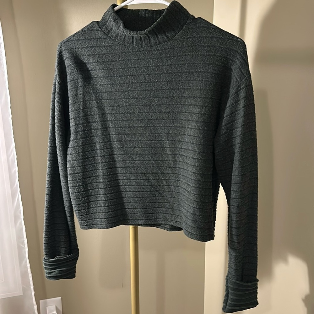 LUSH green crop top sweater. Size XS. Never worn.